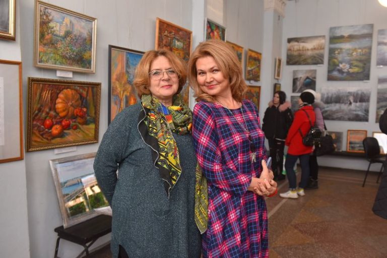 Запорожский вернисаж – в выставочном зале Союза фотохудожников открылась выставка картин запорожских художников