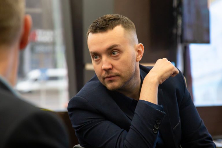 Захистити людей