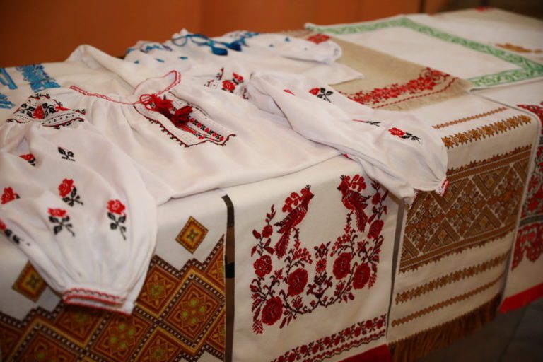 У краєзнавчому музеї  відкрили виставку, яка присвячена Дню Вишиванки