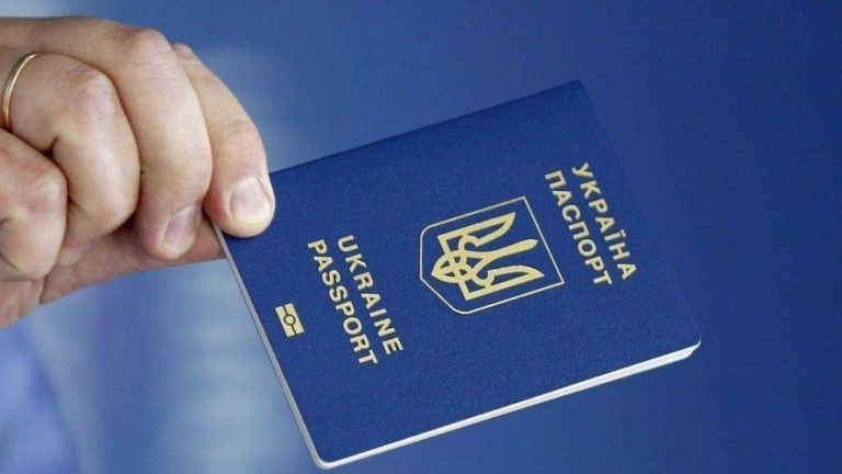 Теперь попасть в Беларусь можно только по загранпаспорту