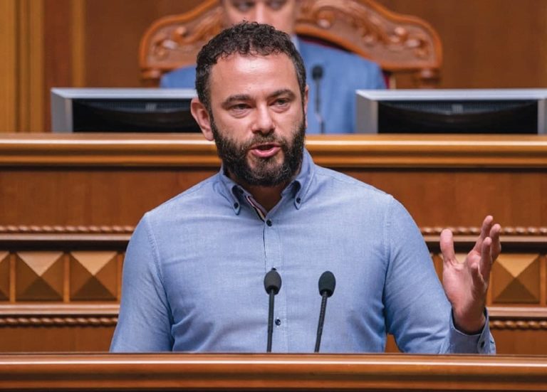 Нас ставят на колени или ведут к свету?