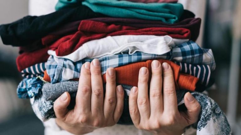 Выбросить нельзя пожертвовать: куда девать старые вещи в Запорожье