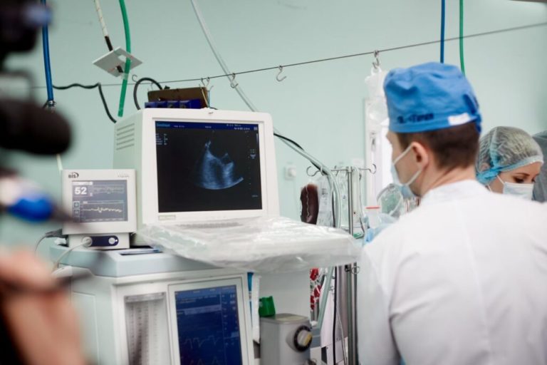 В Запорожье провели уникальную операцию на открытом сердце
