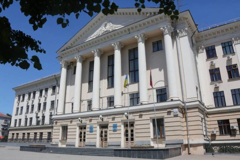 Из-за «минирования» сессию Запорожского городского совета перенесли на две недели