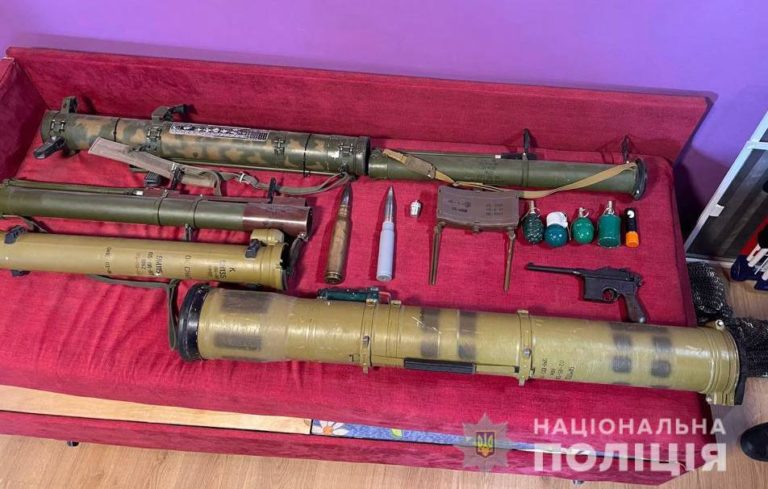 На Дніпропетровщині поліцейські затримали торговців зброєю
