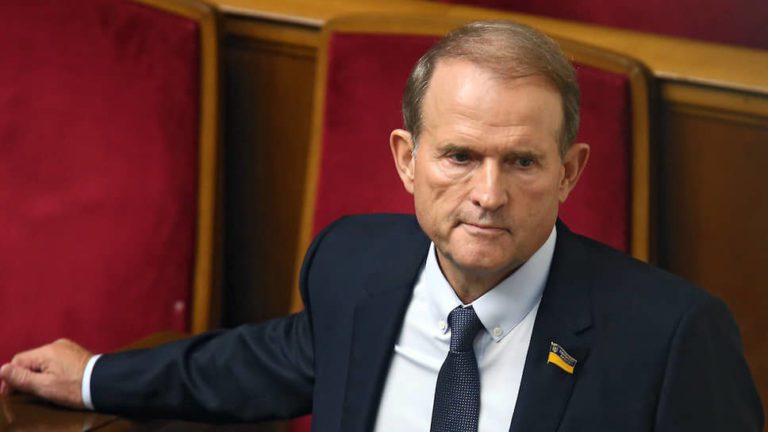 Віктора Медведчука підозрюють у державній зраді