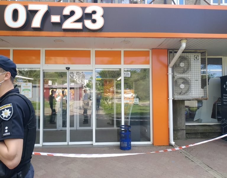 В Запоріжжі замінували “Варус”, що знаходиться в жилому будинку. Евакуювали тільки співробітників магазину