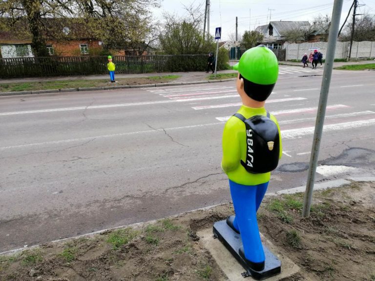 В Запоріжжі пропонують встановити біля пішохідних переходів муляжі школярів