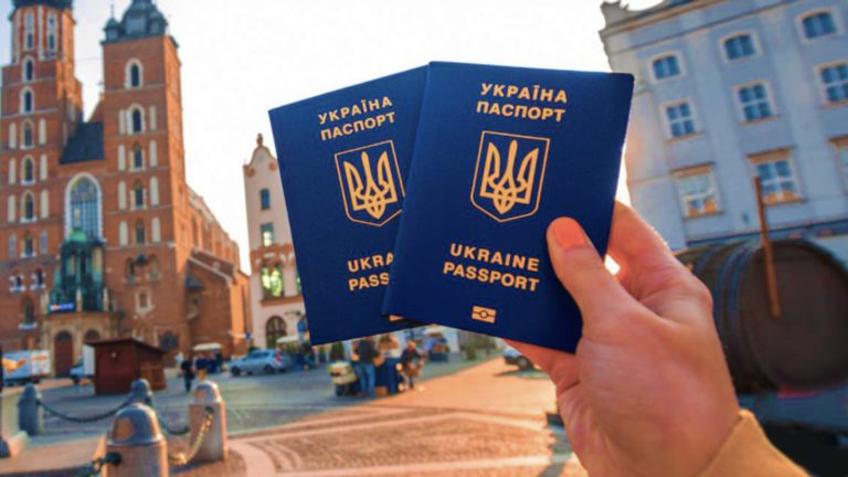 В Украине начнется массовая проверка загранпаспортов