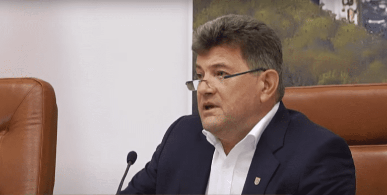 Секретаря повернули