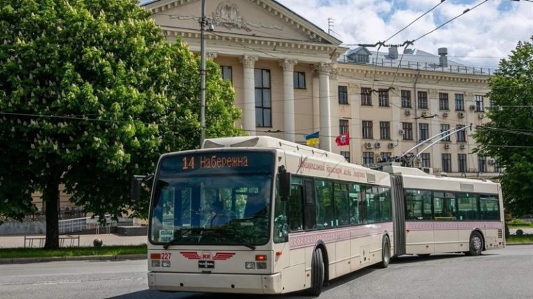 Нові обмеження громадського транспорту