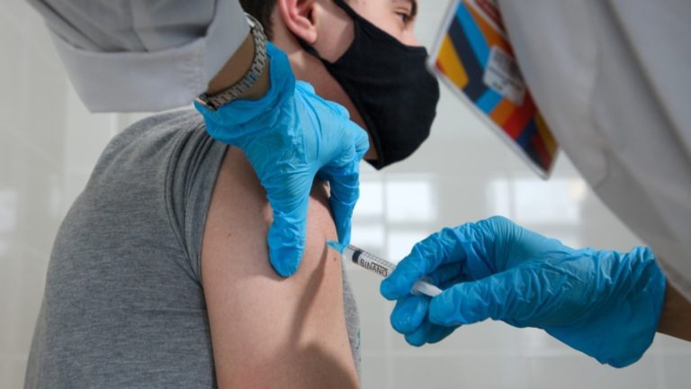 В Запорожской области откроют пункты вакцинации возле церквей
