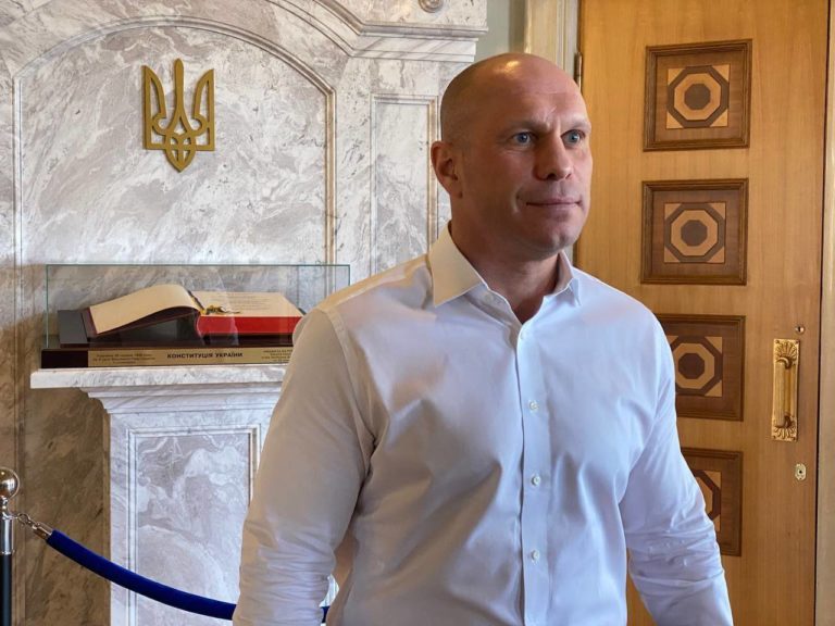 Министр МВД лишил Киву права на наградное оружие
