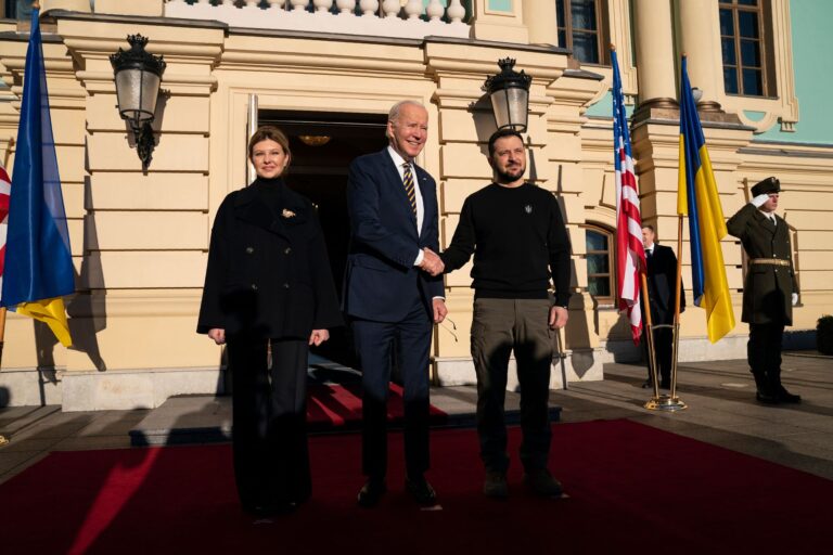 Байден приїхав до Києва з неанонсованим візитом: про що говорили президенти