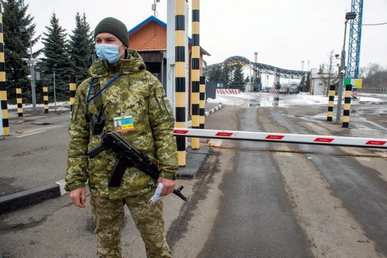 Прикордонники пояснили винятки, коли посадовці можуть виїхати за кордон
