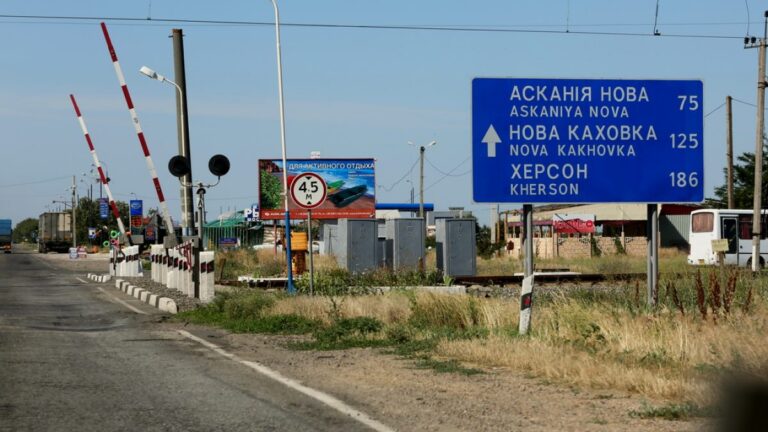 Запорізький поліцейський, який організував незаконний перетин лінії зіткнення, постане перед судом