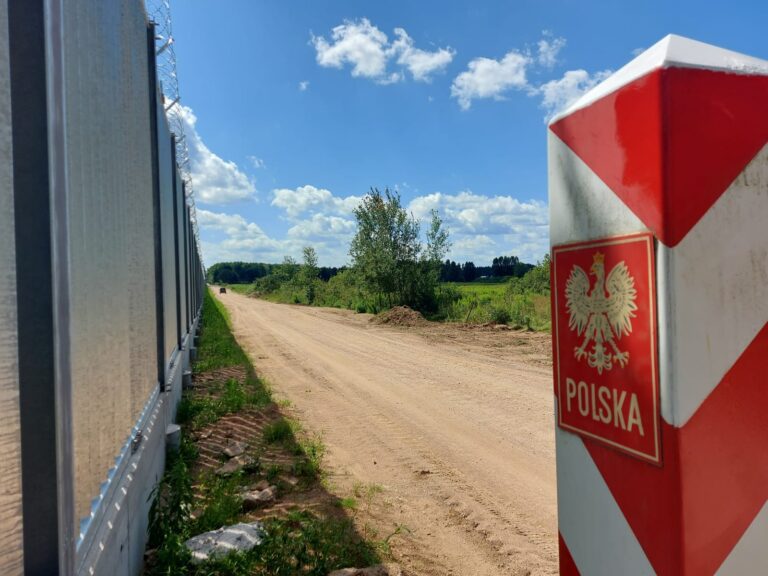 Польща закрила кордон для вантажівок із Білорусі