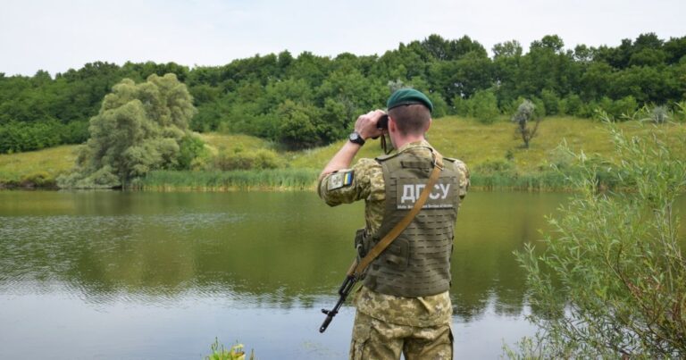 Чотири українці намагалися перетнути кордон із Румунією на матраці, — ДПСУ