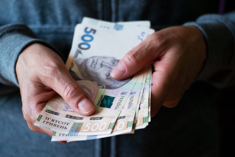 Допомога під час війни: хто з українців може отримати 16 тисяч гривень