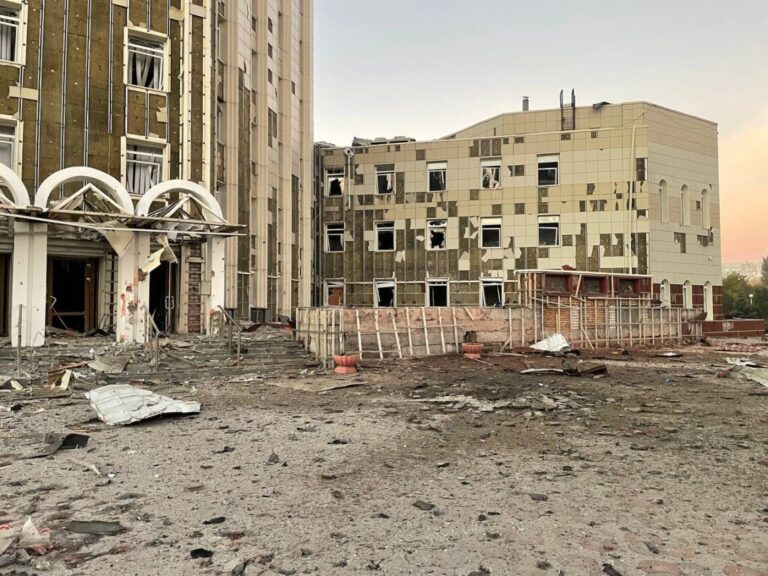 В Енергодарі спалахнула пожежа. Росіяни кажуть про «атаку безпілотників»