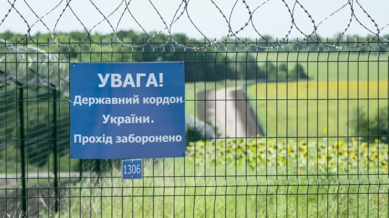 Горами і вплав: ДПСУ затримала групу чоловіків, які хотіли втекти до Румунії