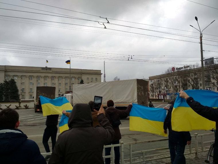 В окупованому Мелітополі народ влаштовує мітинг через затримку зарплати
