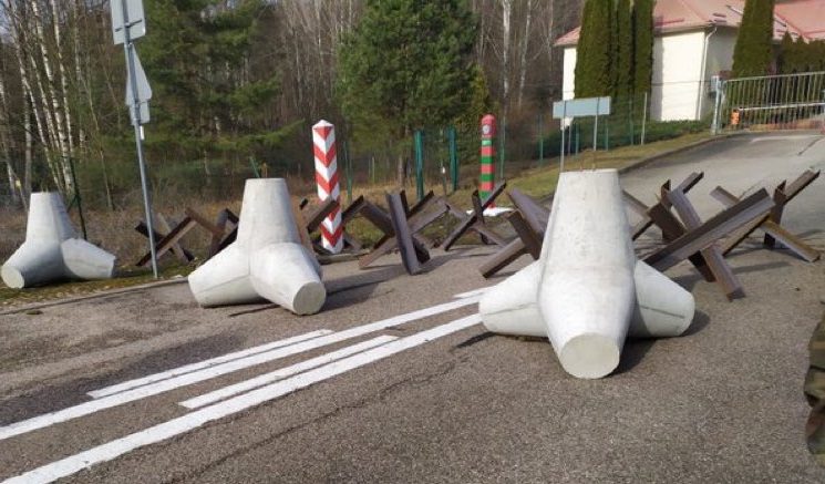 На поготові: Польща зводить протитанкові укріплення на кордоні з Білоруссю