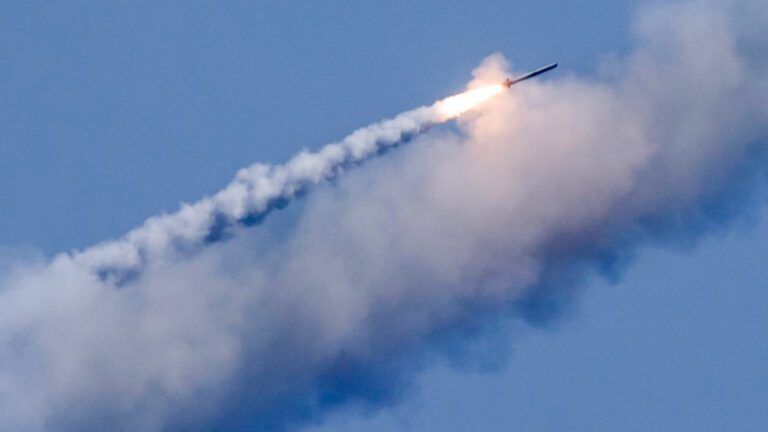 Окупанти обстрілюють Запоріжжя: під вогнем острів Хортиця та житлові будинки