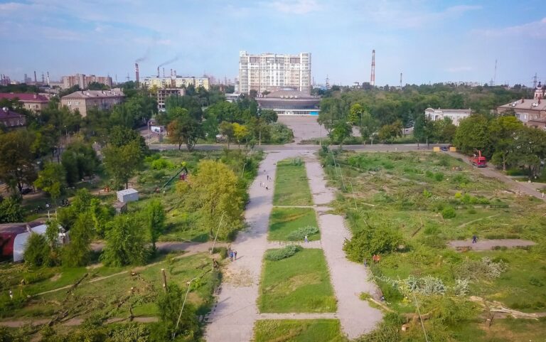 Сквер у центрі Запоріжжя перейменують на честь відомого екоактивіста, який загинув у боях за Україну
