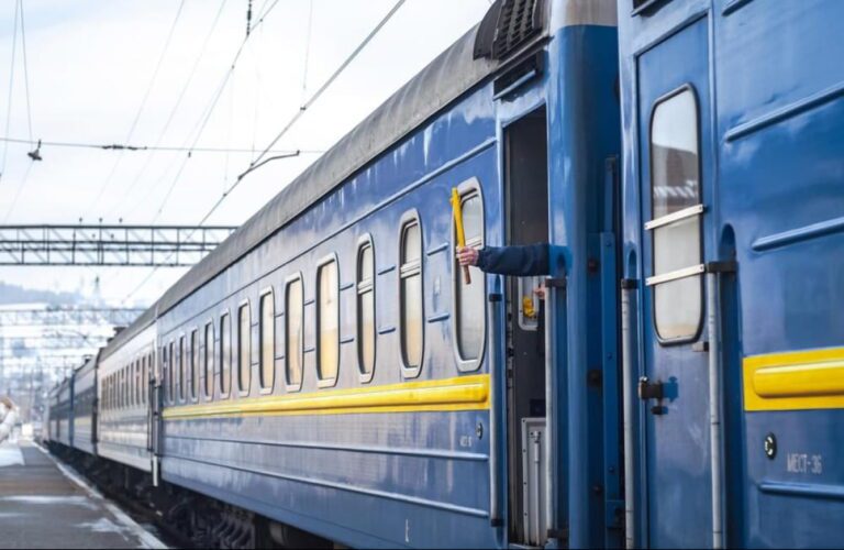 Із Запоріжжя, Херсона та Покровська продовжують курсувати евакуаційні потяги