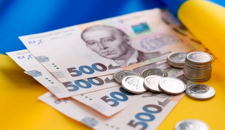 Українцям продовжили соціальні виплати до кінця війни: хто отримає гроші