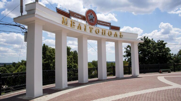 Окупанти перейменовують вулиці Мелітополя на честь Дугіної та Захарченка