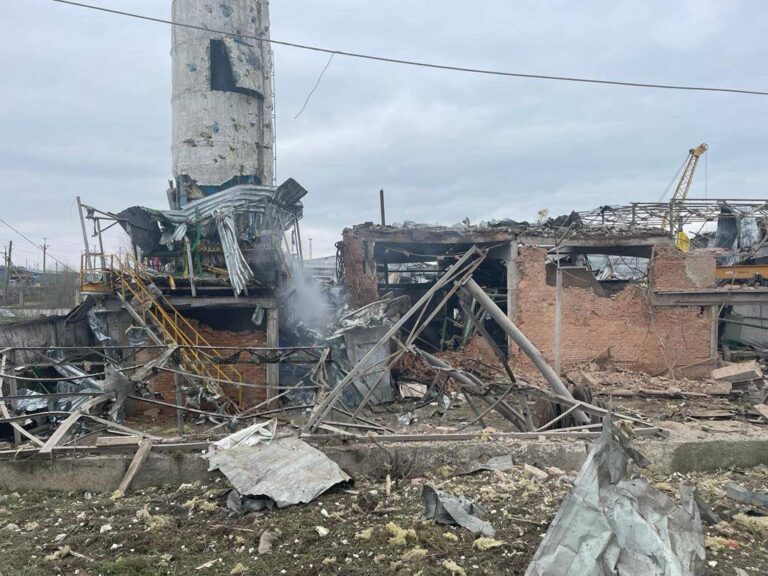 Окупанти завдали авіаційних ударів по Оріхову, руйнувань зазнали будинки та школа