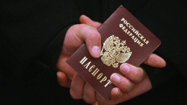 Лубінець пояснив, чи будуть карати українців, що жили в окупації, за паспорти РФ