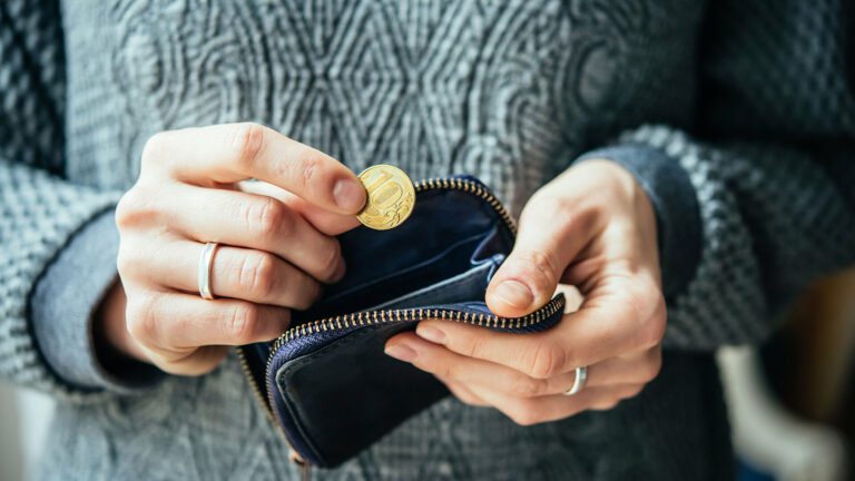 За межею бідності в Україні опинилася кожна четверта людина, — Світовий банк
