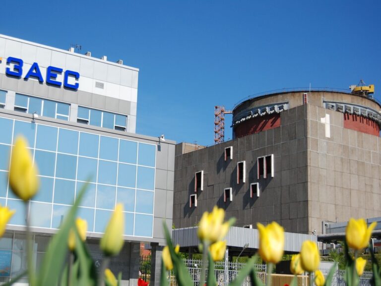 В очікуванні контрнаступу: «керівництво» ЗАЕС намагається втекти зі станції