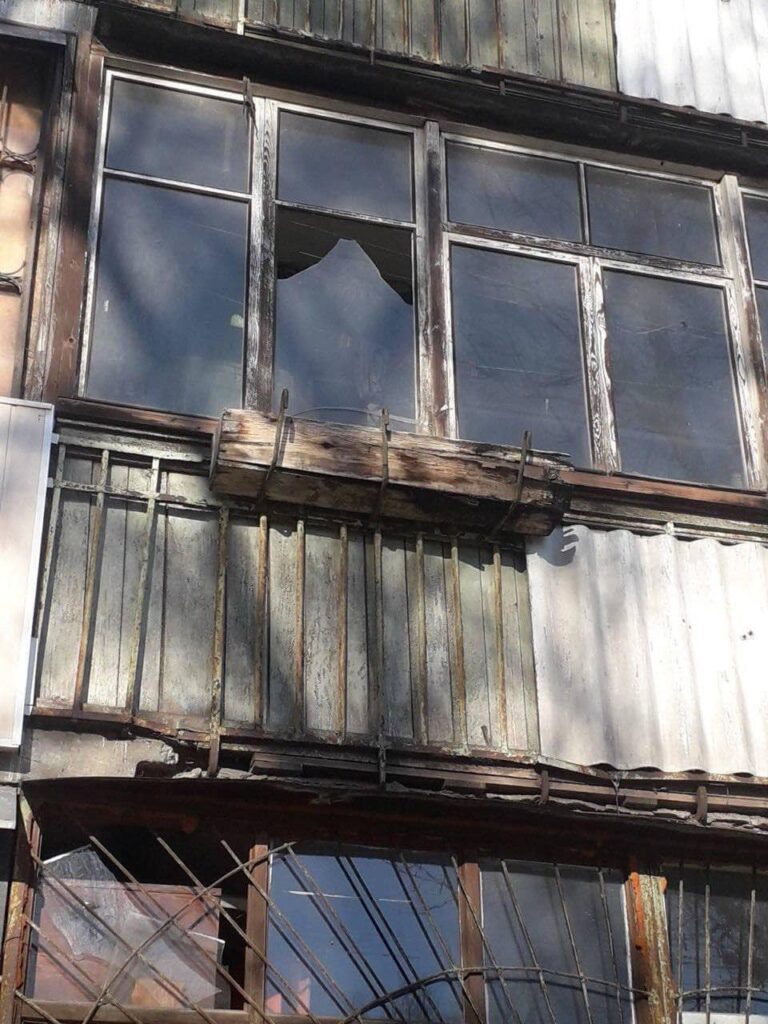 Окупанти вдарили ракетою по Запоріжжю: пошкоджено 7 багатоповерхових будинків