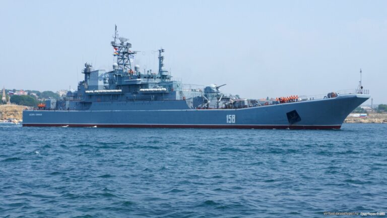 Дрони ГУР знищили російський десантний корабель у Чорному морі