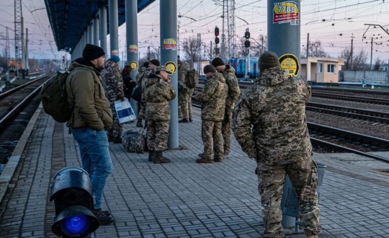 Президент підписав указ про демобілізацію строковиків