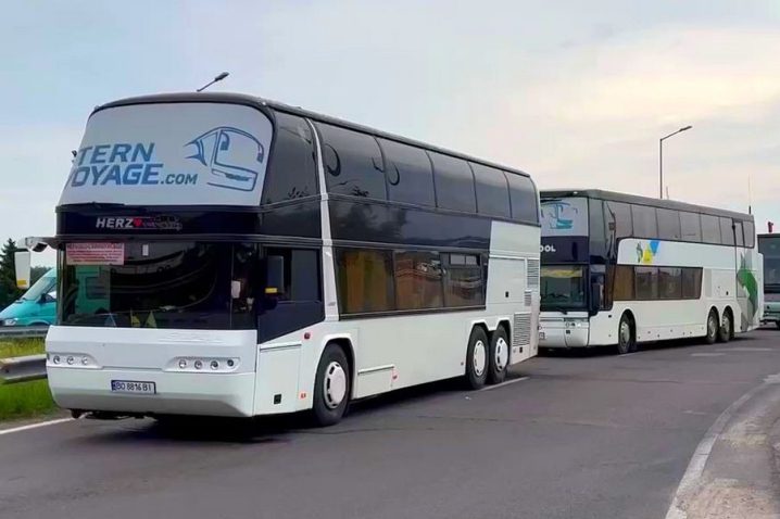 На кордоні з Польщею протестувальники зупиняють пасажирські автобуси та затримують людей — Кубраков