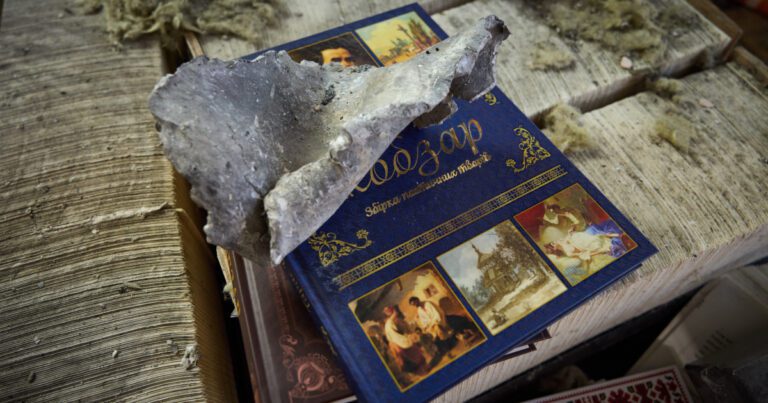 «Нова пошта» безкоштовно доставляє книжки видавництва «Vivat», чию друкарню знищили росіяни
