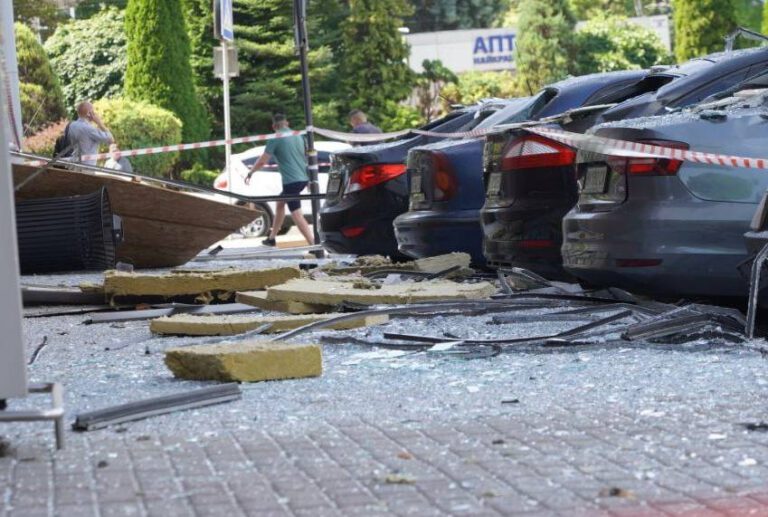Обстріл Дніпра: відомо про 3 загиблих та 18 постраждалих