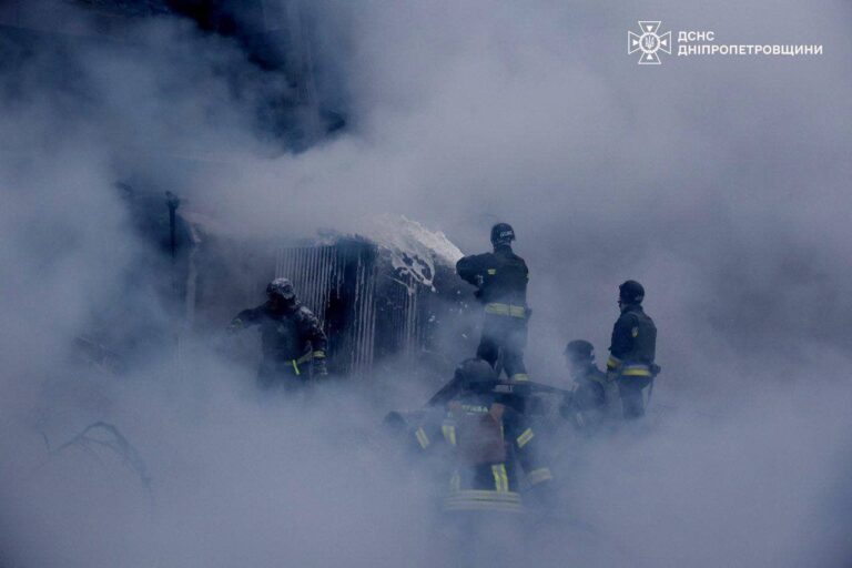 Ворог у Різдво випустив по Україні понад 70 ракет і 100 дронів — президент