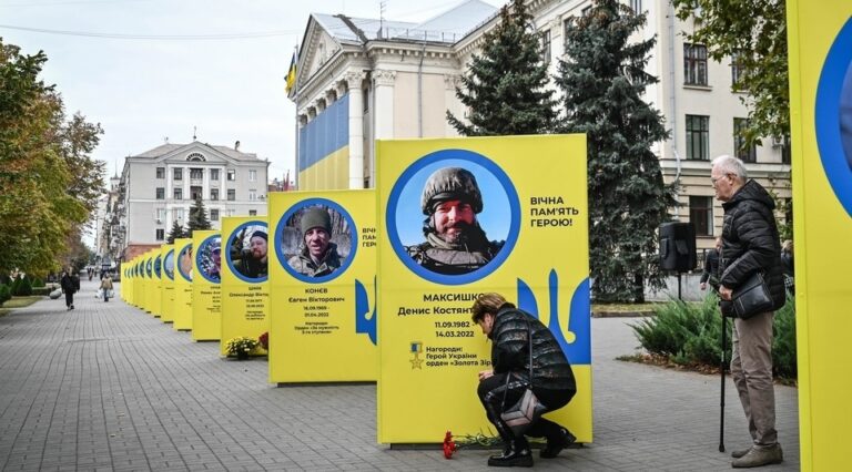 Поліція розшукує вандалів, які пошкодили 15 пам’ятних призм у Запоріжжі