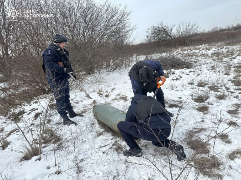 Запорізькі сапери виявили і знешкодили 500-кілограмову авіабомбу, яка не здетонувала при падінні