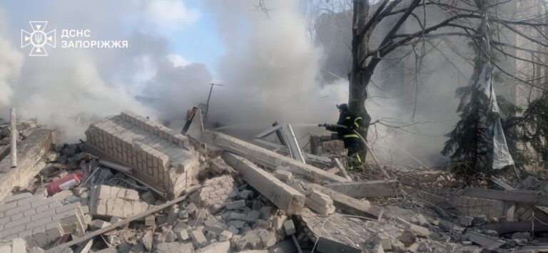 У Гуляйполі внаслідок російських авіаударів вщент зруйновано будинок (фото)
