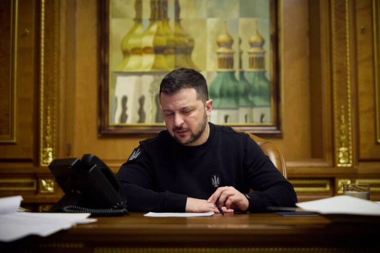 Президент підписав закони про продовження воєнного стану та мобілізації