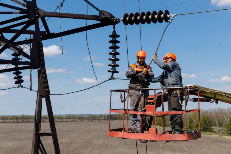 Росіяни завдали понад 10 ударів по Запорізькій області: тисячі людей без світла