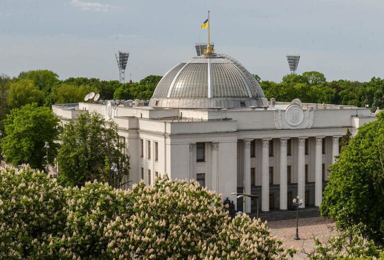 Засудженим за злочини проти держави зменшать пенсії — рішення Ради