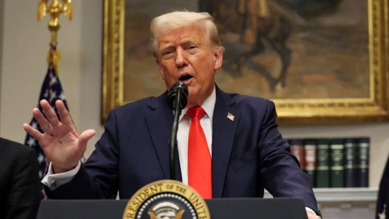 Після масованої атаки на Київ Трамп звернувся до Путіна: «Володимире, зупинись!»